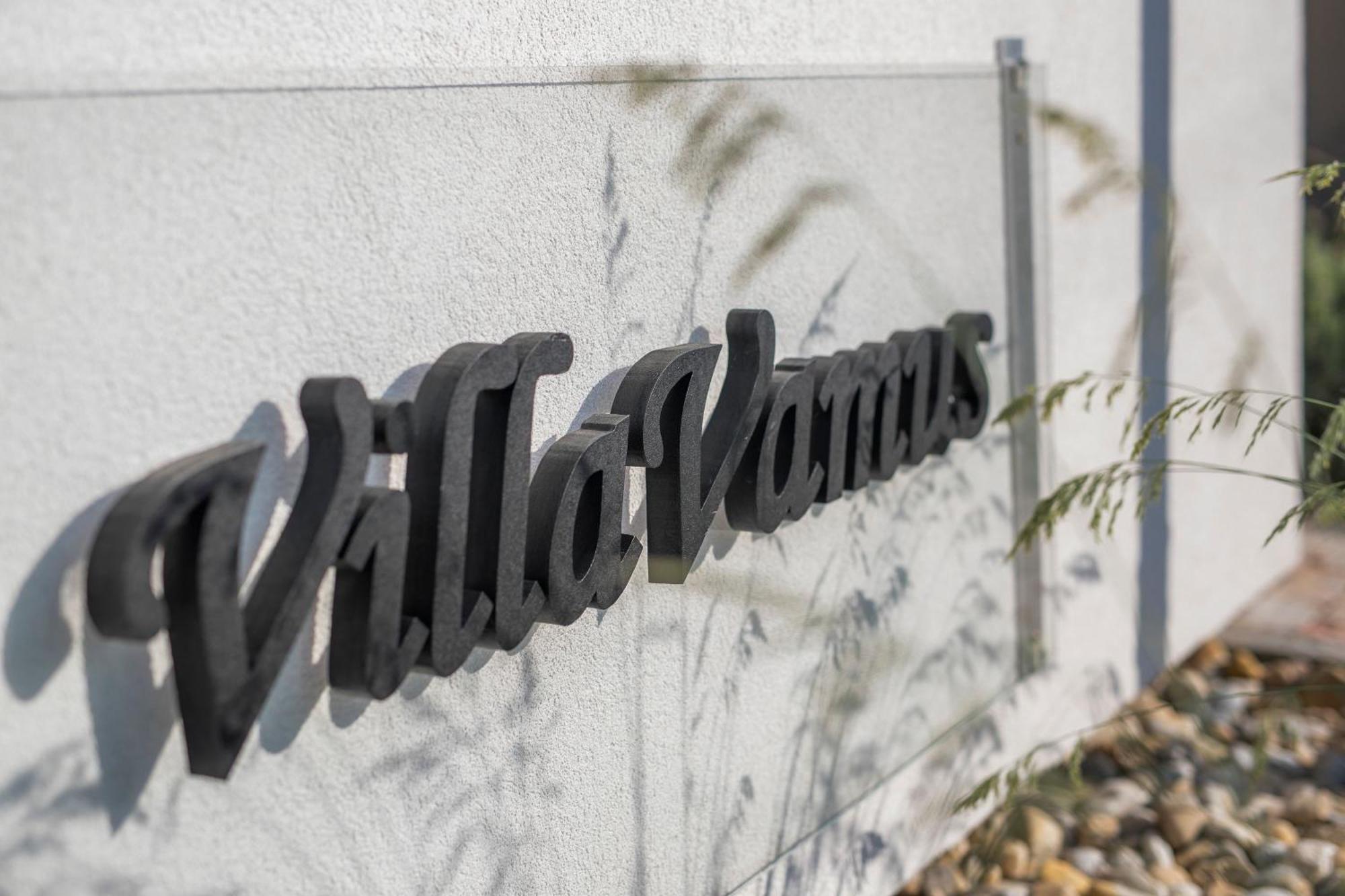 Villa Vamus Vendeg- Es Rendezvenyhaz Vamosszabadi Luaran gambar