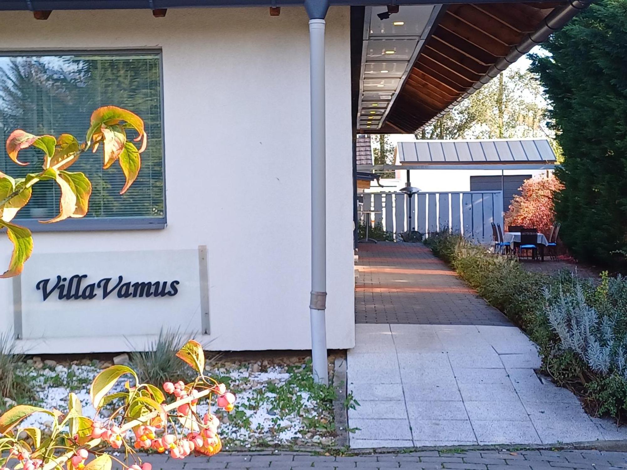 Villa Vamus Vendeg- Es Rendezvenyhaz Vamosszabadi Luaran gambar